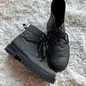 Ground Cover‎ Pineapple Leather Boots